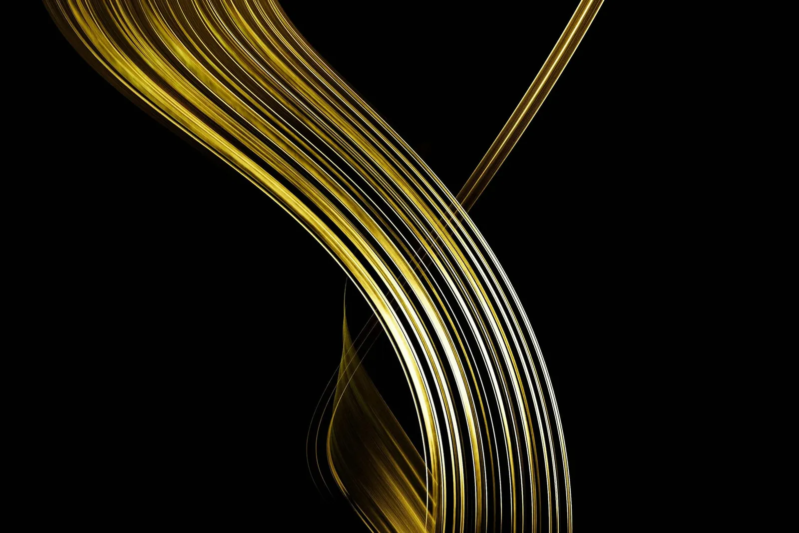 Goldene Lichtlinien auf schwarzem Hintergrund